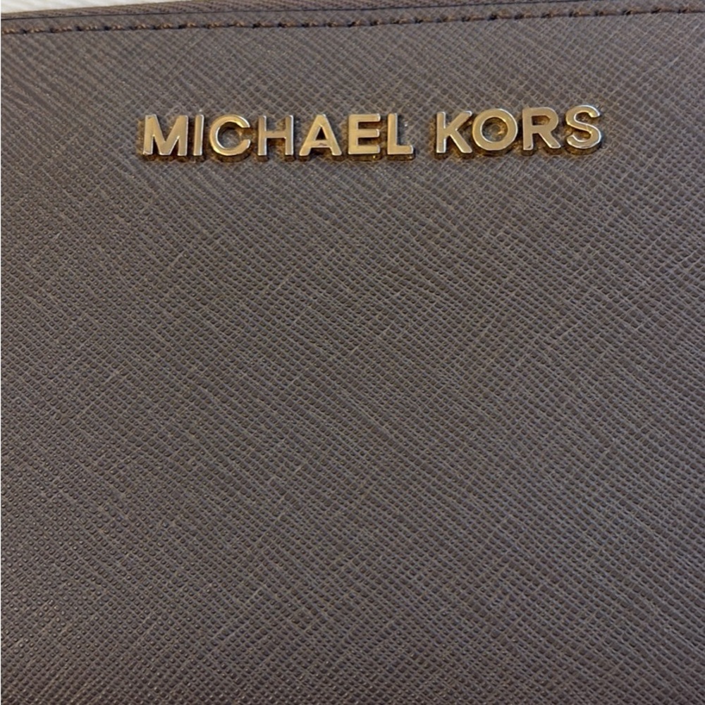 Michael Kors Wallet/Wristlet in Taupe